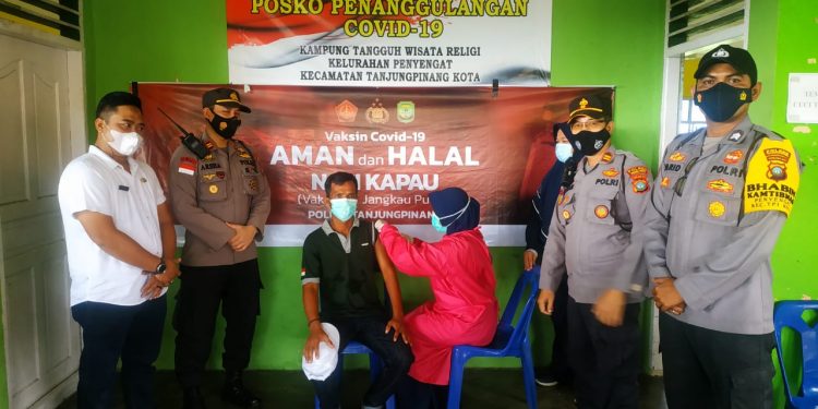 Dukung Program Kapolda Kepri Guna Percepatan Vaksinasi, Polres Tanjungpinang Laksanakan Kegiatan Program “Nasi Kapau”