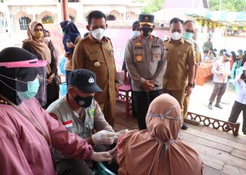 Kapolda Kepri Hadiri Pembukaan TMMD ke-11 Tahun 2021 dan Tinjau Pelaksanaan Vaksinasi di Wilayah Kabupaten Lingga