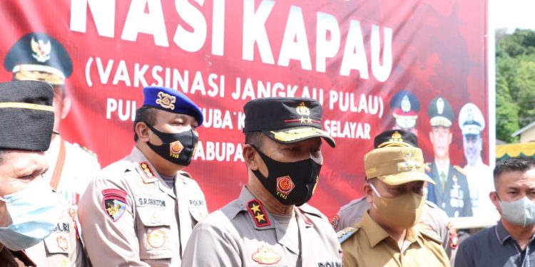 Kapolda Kepri Tinjau Langsung Pelaksanaan Program “Nasi Kapau” di Wilayah Kabupaten Lingga