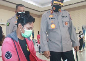 Kapolda Kepri Tinjau Langsung Respon Vaksinasi Polda Kepri Berikan Vaksinasi Massal pada Masyarakat