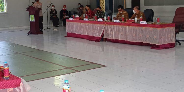 Kapolres Natuna Dampingi Bupati Natuna Beserta Rombongan dalam Rangka peninjauan pelaksanaan Vaksinasi di Kecamatan Subi