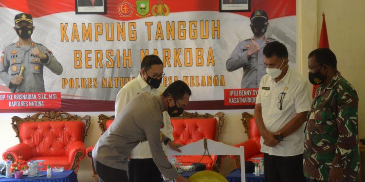 Kapolres Natuna Resmikan Kampung Tangguh Bersih Narkoba di Desa Kelanga