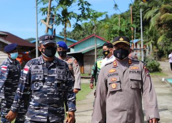 Menyeberangi Laut, Kapolres Kepulauan Anambas bersama DanLanal Tarempa Letkol Laut, Kunjungi Pulau Bayat