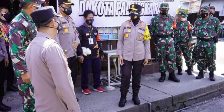 Polda Kalteng Tinjau Vaksinasi Massal di Pasar Besar Kota Palangka Raya