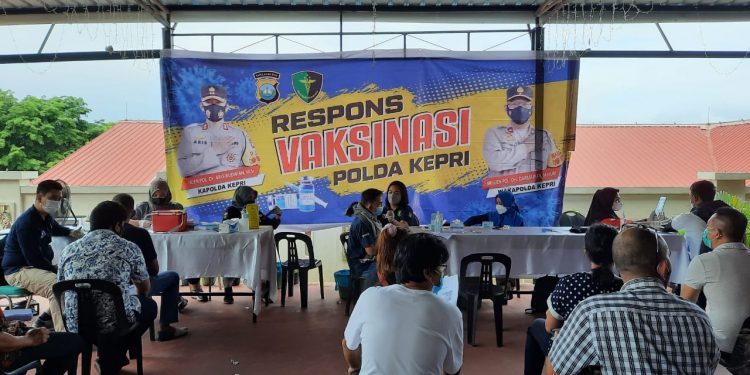 Polda Kepri Kembali Laksanakan Vaksinasi Massal pada Masyarakat di Gereja Bethel Indonesia Batam
