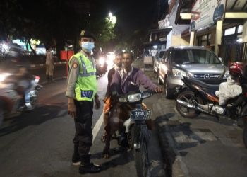 Polsek Semampir Gelar Operasi Penertiban Masker Untuk Tekan Penyebaran Covid-19