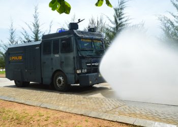 Rantis AWC Polres Natuna Lakukan Penyemprotan Disinfektan Guna Cegah Penularan Covid 19