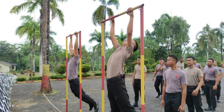 Satbrimob Polda Kepri Gelar Program Olahraga Rutin Pembentukan Postur Ideal Dukung Kinerja Personel yang Optimal