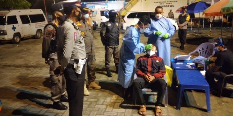 Tim Gabungan Polres Pringsewu Gelar Ops Yustisi, Razia Masyarakat Yang Berkerumun Saat Pandemi