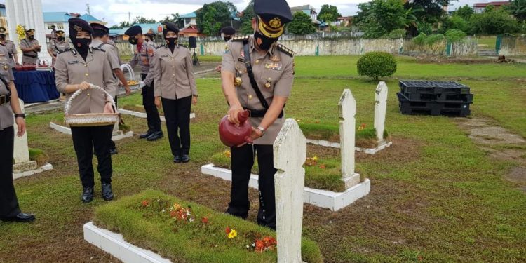 Upacara Tabur Bunga Dalam Rangka HUT Bhayangkara ke-75 Tahun 2021