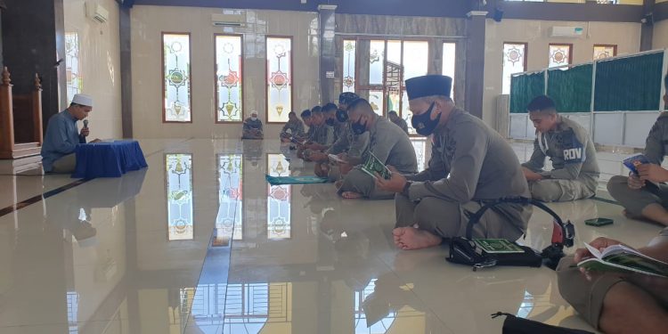 Wujudkan Insan Polri yang Beriman dan Bertaqwa, Satbrimob Polda Kepri Gelar Program Pembinaan Rohani dan Mental