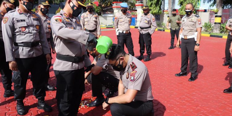 30 Personil Polres Karimun Naik Pangkat Setingkat Lebih Tinggi