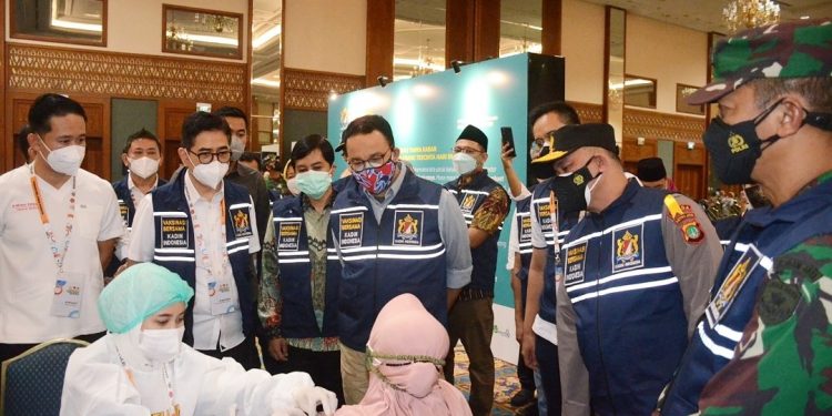 Kadin, TNI dan Polri Menyelenggarakan Vaksinasi