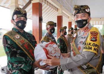 Alumni Akpol 91 Bagi Sembako ke Masyarakat