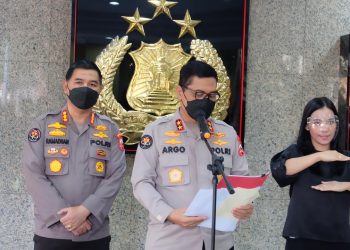 Berkas Lengkap, Polri Serahkan Bupati Nganjuk dan 6 TSK Lain ke Kejari Nganjuk