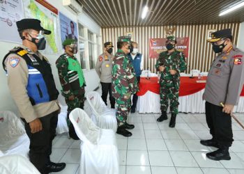 Blusukan Ke Bandung, Kapolri dan Panglima Mapping Kebutuhan Masyarakat Dampak PPKM Darurat
