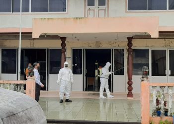 Ceagah Penyebaran Covid-19, Polsek Tanjungpinag Kota Lakukan Penyemprotan Cairan Disinfektan