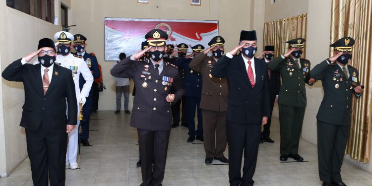 HUT Bhayangkara Ke 75, Polres Natuna Laksanakan Upacara Secara Serentak Melalui Video Conference