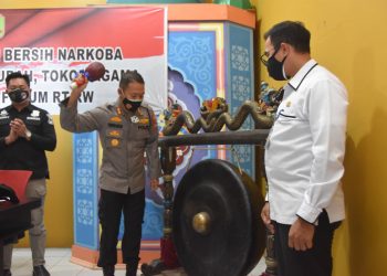 Kapolres Tanjungpinamg Resmikan Kampung Tangguh Bersih Narkoba