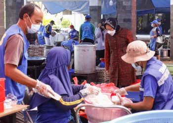 Monitoring Intensif Operasional Dapur Umum, Mensos Risma Pastikan Pemenuhan Kebutuhan Makan dan Nutrisi Masyarakat selama PPKM Darurat