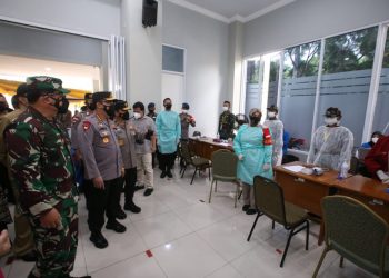 Panglima TNI dan Kapolri Ajak Civitas Akademik,  Pemuda hingga Ormas Terlibat Aktif Percepat Vaksinasi