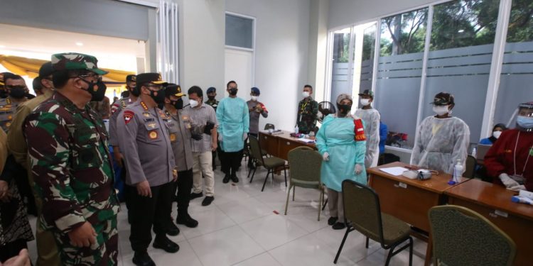 Panglima TNI dan Kapolri Ajak Civitas Akademik,  Pemuda hingga Ormas Terlibat Aktif Percepat Vaksinasi