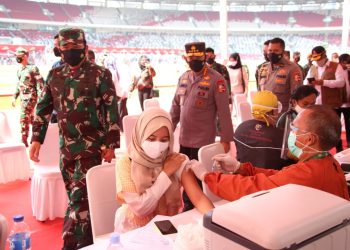 Panglima TNI dan Kapolri Tinjau Vaksinasi Massal di SUGBK