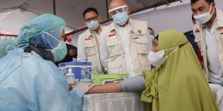 MenkopUKM Tinjau Vaksinasi Anggota KPBS Pangalengan