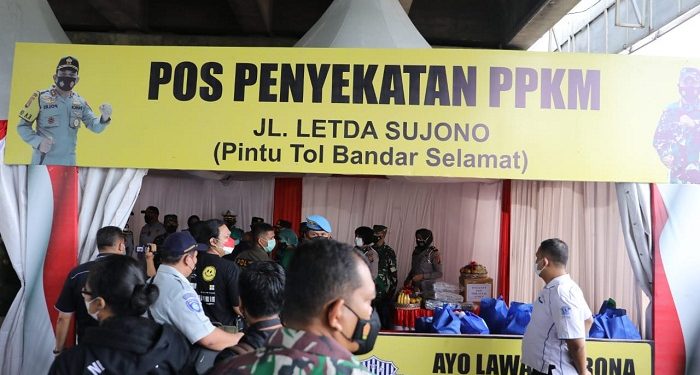 Kakorlantas Polri Pantau Pos Penyekatan PPKM Level 4 di Kota Medan