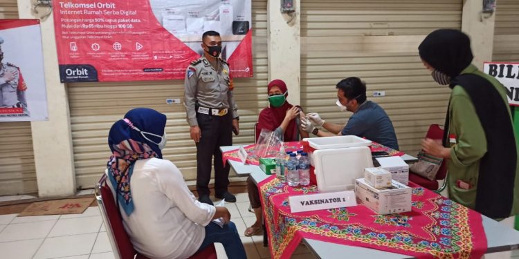 Plt Bupati Merangin Pantau Gerai Vaksin TNI-POLRI, Sebanyak  Sehari 500 orang di Tiga Tempat