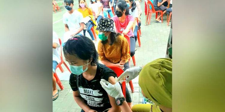 TNI-Polri Dengan Yayasan Marianna Laksanakan Vaksinasi Dosis Kedua di Samosir