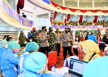 Kapolri Pantau Vaksinasi di Kaltim dan Minta Warga Untuk Dirawat di Tempat Isolasi Terpusat