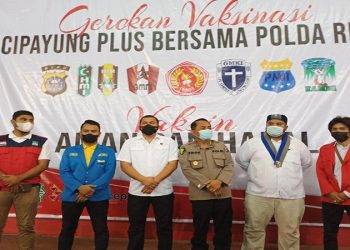 Polda Riau Dengan Cipayung Plus Gelar Vaksinasi Bagi Civitas Akademika UIN