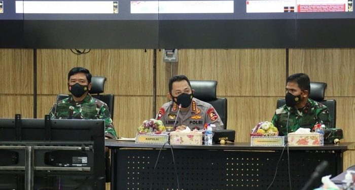 Kapolri Bersama Dengan Panglima TNI Pimpin Rapat Penyelenggaraan Covid-19 Dengan Forkopimda Sumbar