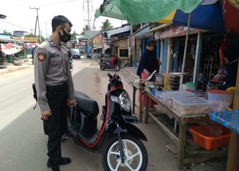 Polres Bontang Pantau dan Perketat Prokes di Pasar Tradisional