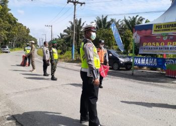 Polres Sergai Membuka 2 Pos Penyekatan PPKM, 48 Kendaraan Diperiksa, 8 Orang Diberikan Sanksi Push Up
