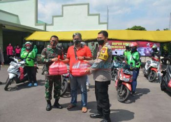 TNI-Polri di Jember Rangkul Ojol Kerja Bersama Membantu Warga Isoman