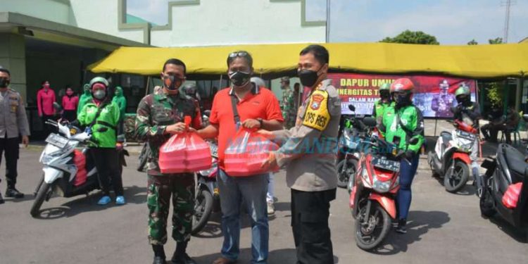 TNI-Polri di Jember Rangkul Ojol Kerja Bersama Membantu Warga Isoman
