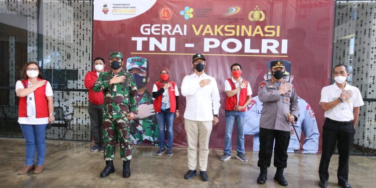 Kapolri Percepat Vaksinasi untuk Buruh Hingga Akhir Agustus