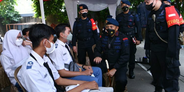 Sambut Program Pemerintah, Korps Brimob Polri Vaksinasi 38.000 Pelajar di Depok