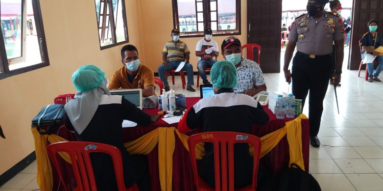 Vaksin COVID-19 Polri Presisi, Warga Papua Antusias