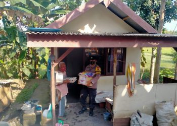 Polres Blitar Distribusikan Bantuan Sosial Peduli Covid-19 Lewat Bhabinkamtibmas