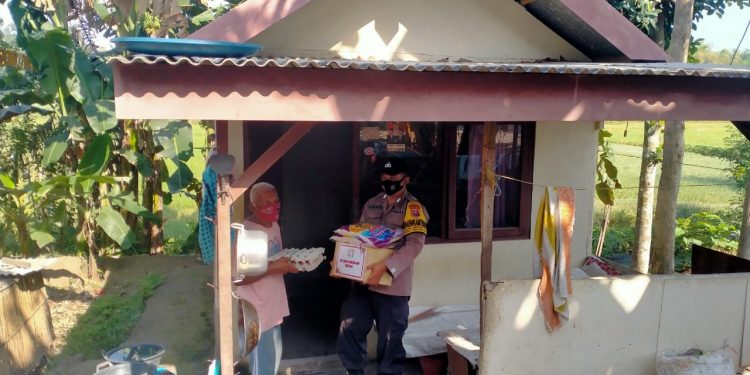 Polres Blitar Distribusikan Bantuan Sosial Peduli Covid-19 Lewat Bhabinkamtibmas