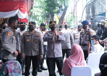 Kapolri Arahkan Jajaran Bantu Warga dan Gelorakan ‘Ayo Pakai Masker dan Ayo Segera Vaksin’