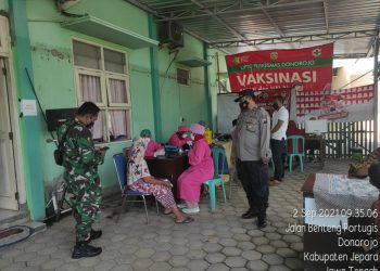 Polsek Donorojo Pantau Vaksinasi dan Berikan Himbaun Untuk Tetap Taat Prokes