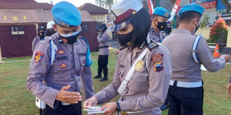 HUT Polwan ke-73, Polwan Polres Wonosobo Arahkan Pemeriksaan dan Penegakan Kedisiplinan