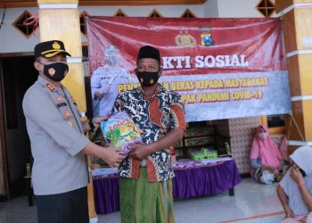 Kapolres Situbondo Sebarkan 1 Ton Beras, Bantu Warga Terdampak Covid-19