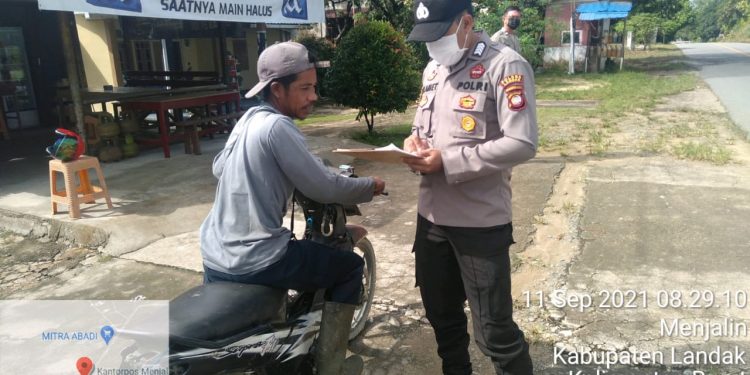 Polri Menegur Warga yang Tidak Memakai Masker