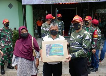 Sambut Kedatangan Danrem 091/ASN, Kapolres Ikut Bagikan Bansos