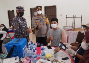 Kapolres Asahan dan Danlanal Tanjung Balai Asahan Melakukan Kunjungan Serbuan Vaksin TNI/Polri